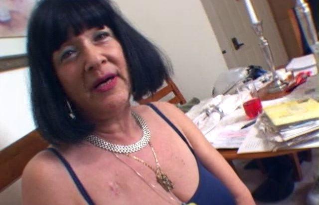 25P 1075. #granny #grandma #mature
