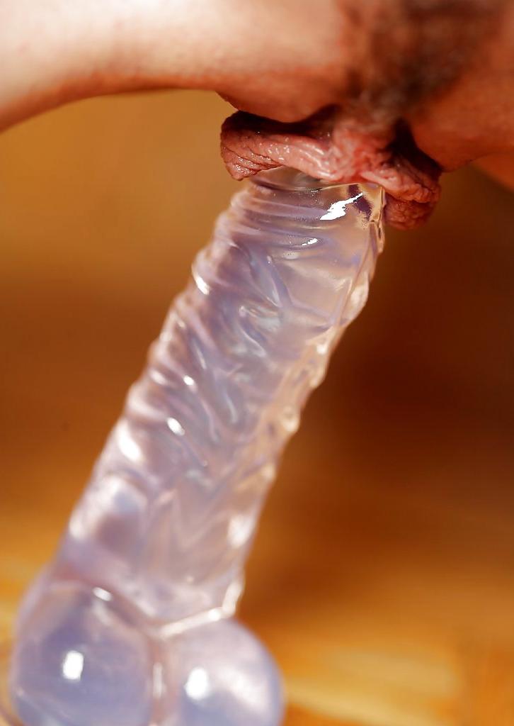25P Close-up pussy with dildo