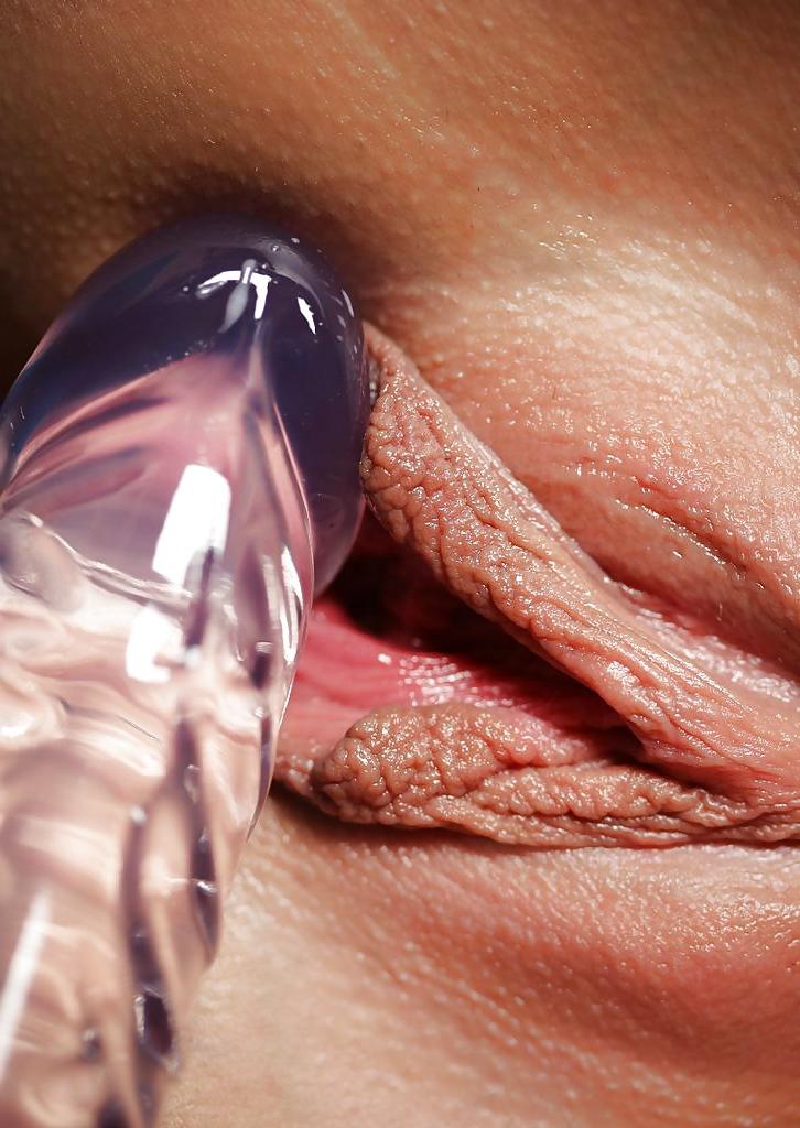25P Close-up pussy with dildo