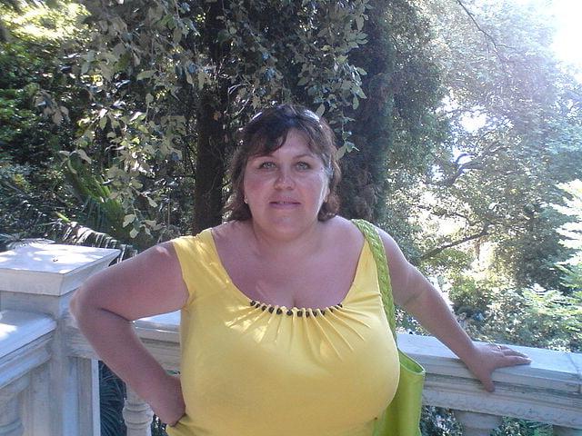 10P Busty Russian Woman 3648