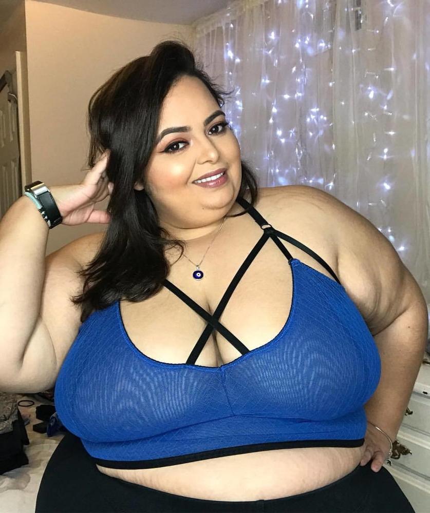 16P Bbw mix 705 (In bra)
