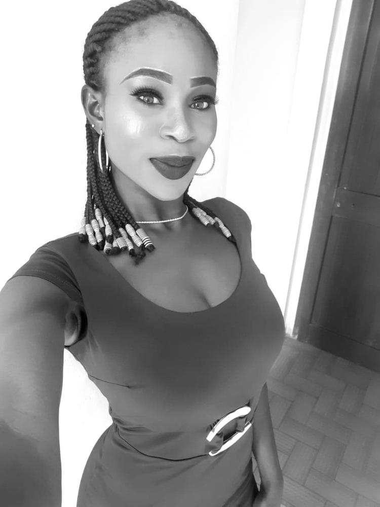 8P Instagram black girl ( silvia.ehigie96 )