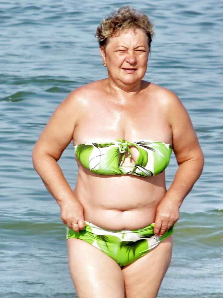 16P Bbw mix 676 (Big older women in swimsuite)