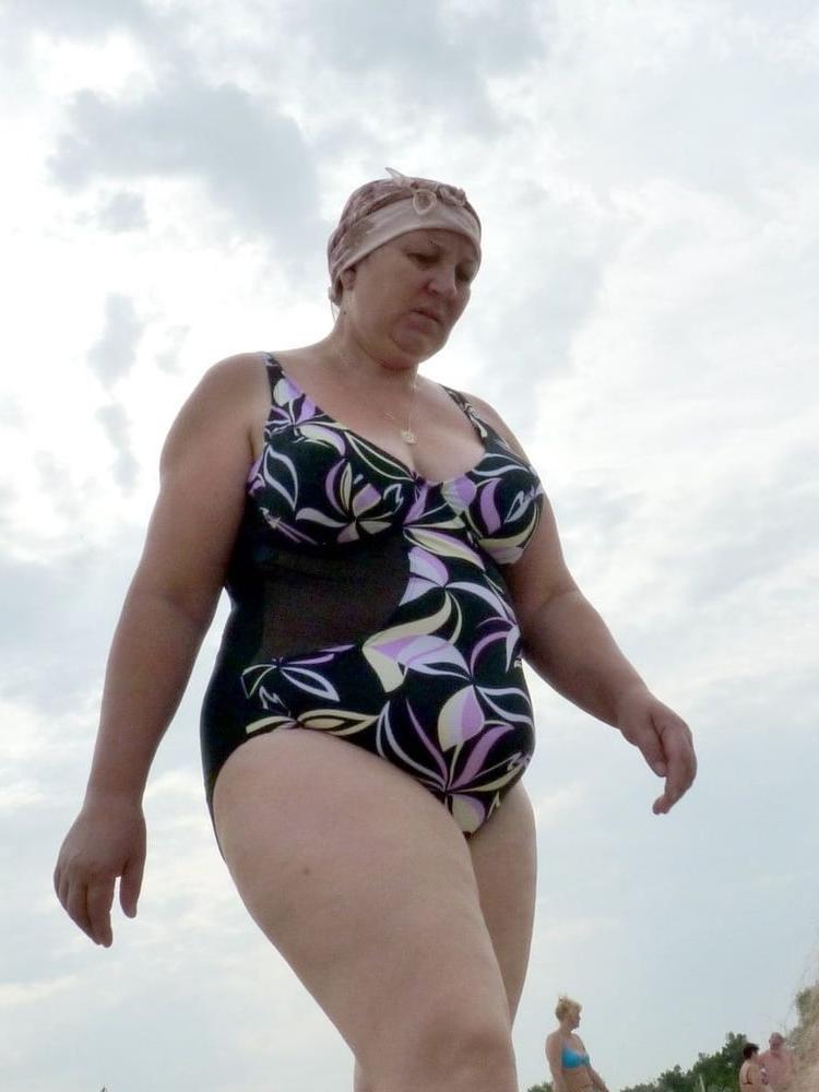16P Bbw mix 676 (Big older women in swimsuite)