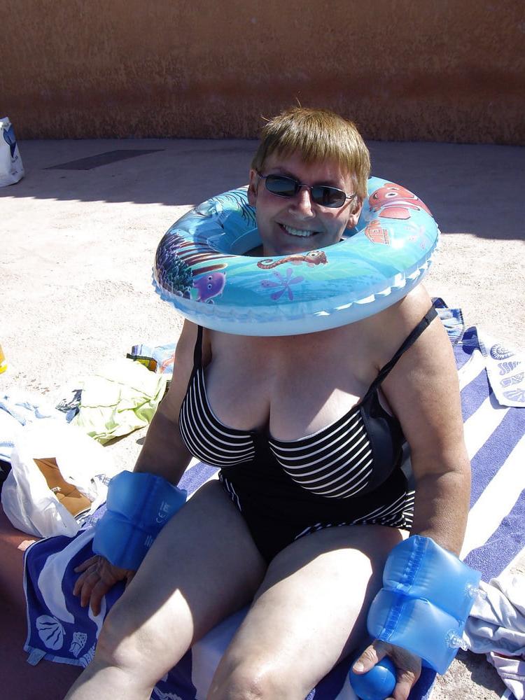 16P Bbw mix 676 (Big older women in swimsuite)