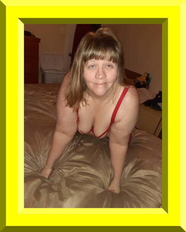 19P Expose dirty BBW web whore in red suspenders