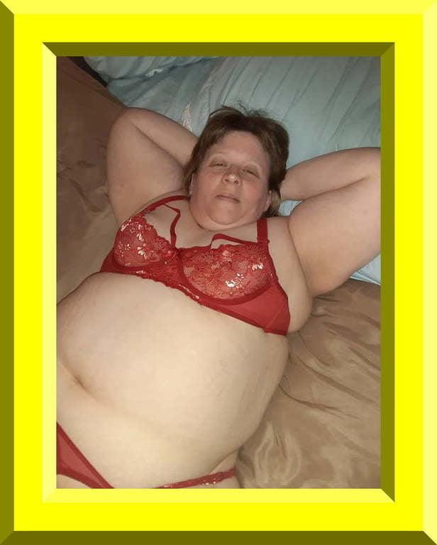 19P Expose dirty BBW web whore in red suspenders