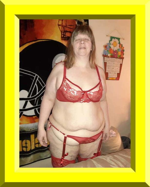 19P Expose dirty BBW web whore in red suspenders