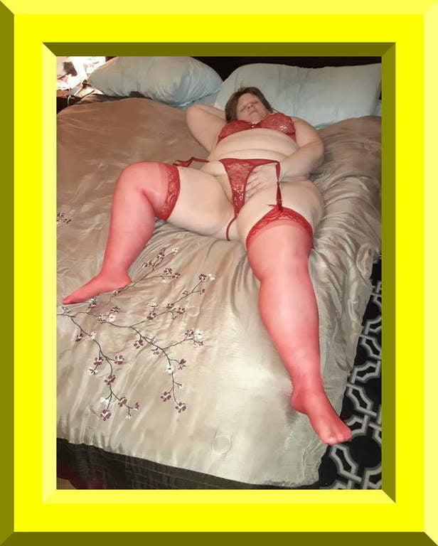 19P Expose dirty BBW web whore in red suspenders