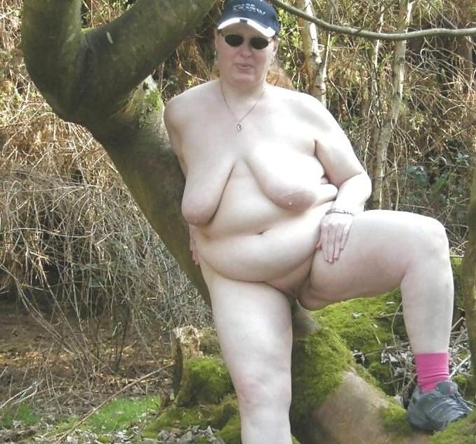 16P Bbw mix 716 (In the woods)