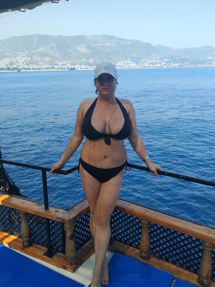 13P Busty Russian Woman 3644