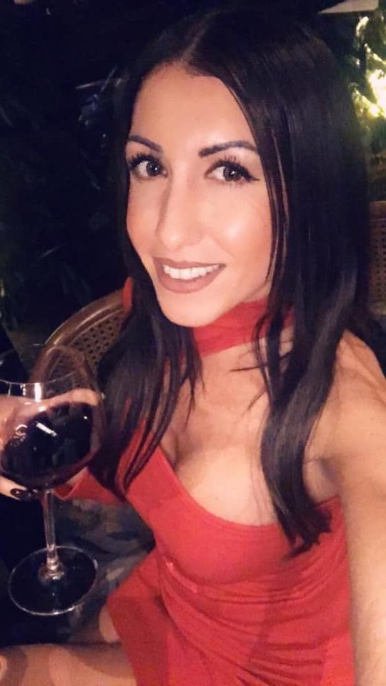 25P Greek Slut  : Kelly
