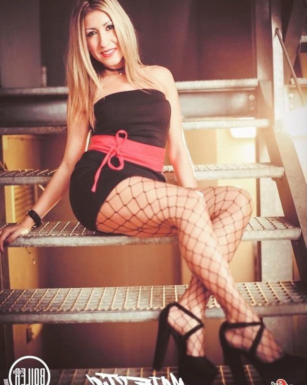 25P Greek Slut  : Kelly