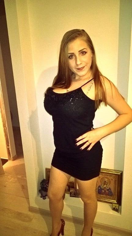 18P Busty Russian Woman 3642
