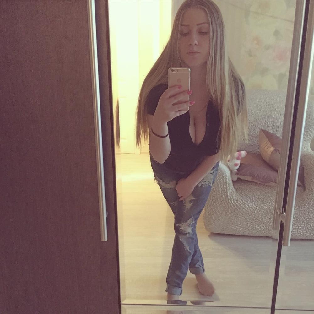 18P Busty Russian Woman 3642