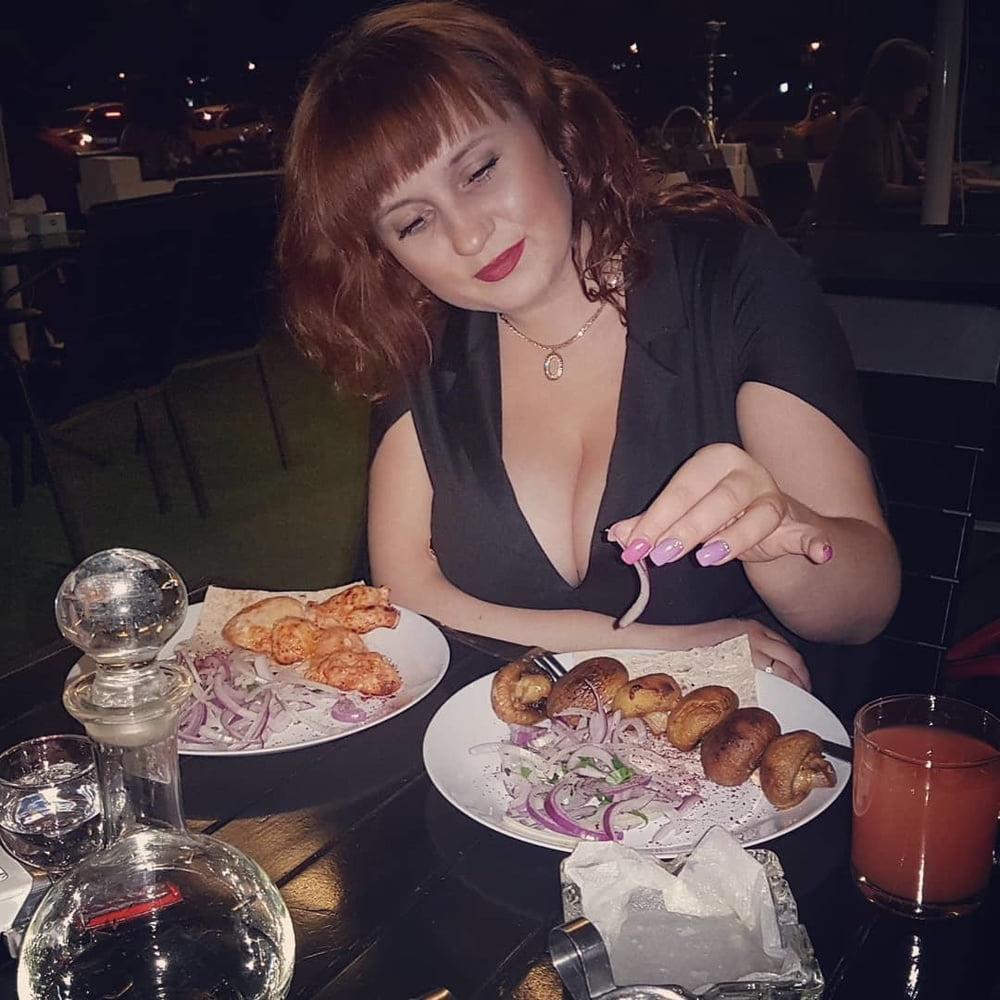 22P Busty Russian Woman 3646
