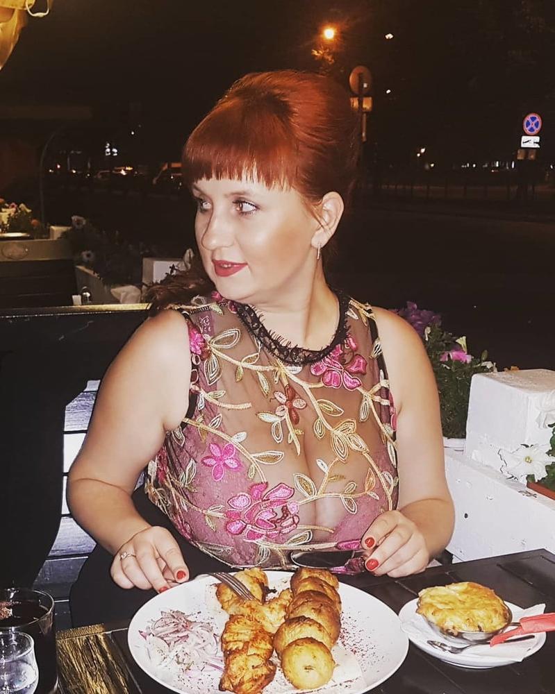 22P Busty Russian Woman 3646