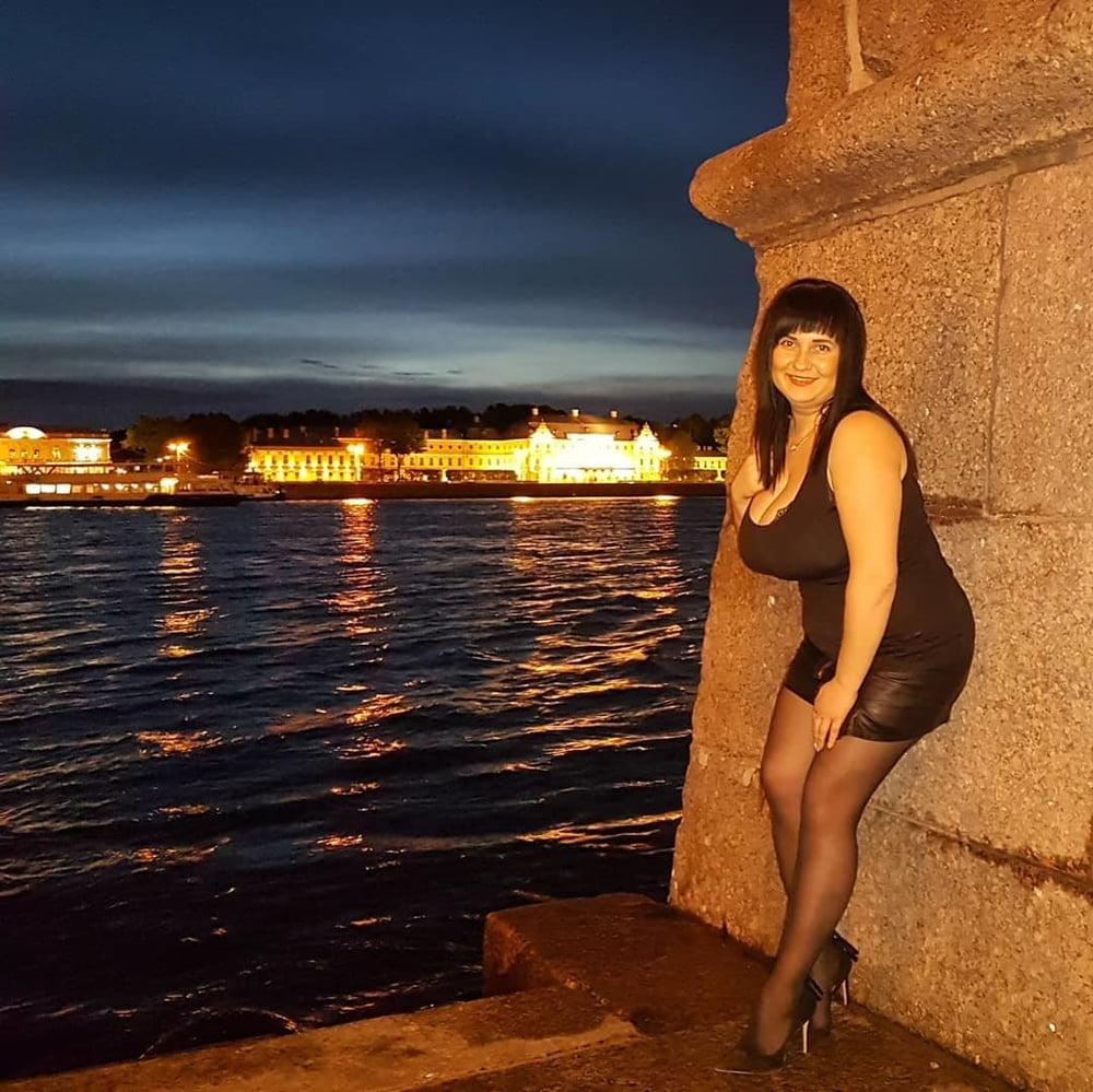 22P Busty Russian Woman 3646