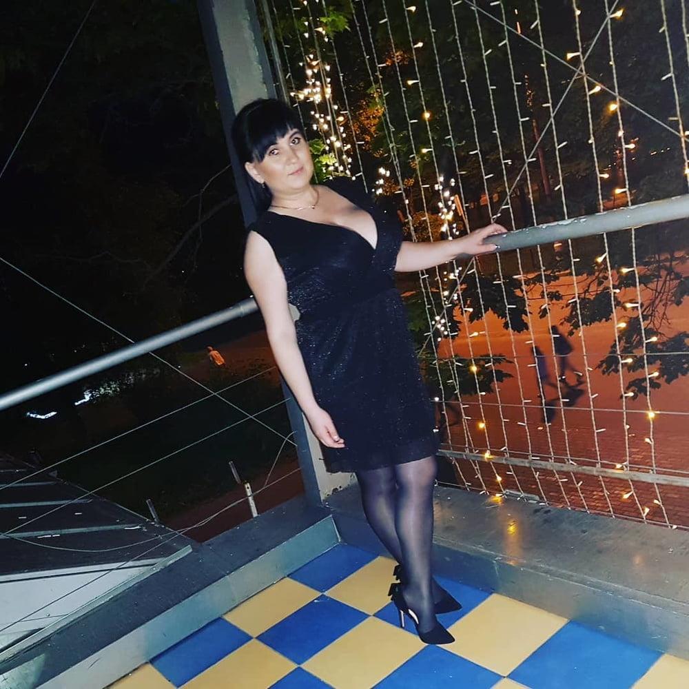 22P Busty Russian Woman 3646