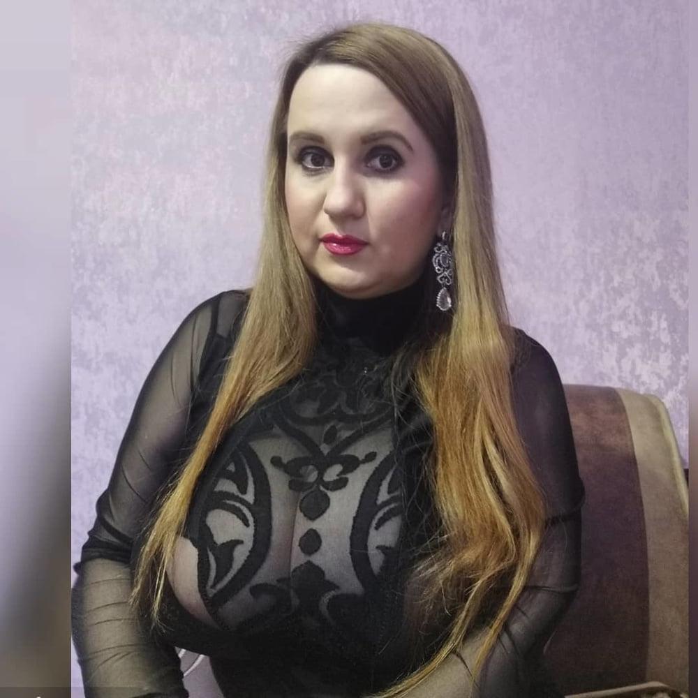 22P Busty Russian Woman 3646