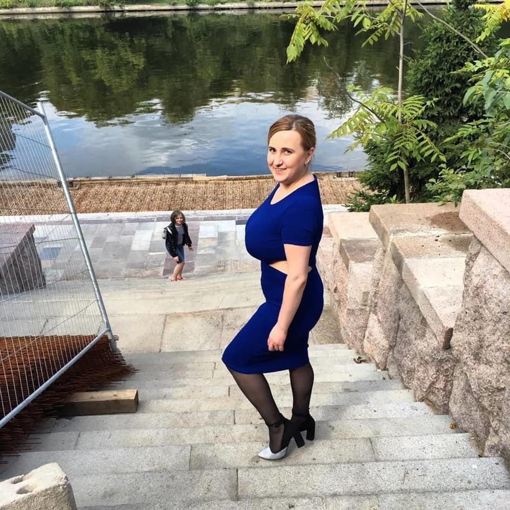 22P Busty Russian Woman 3646