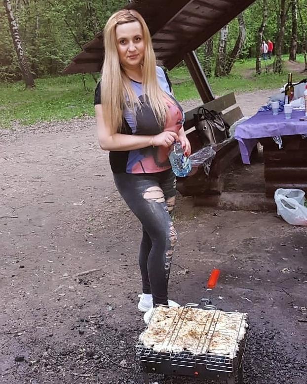 22P Busty Russian Woman 3646