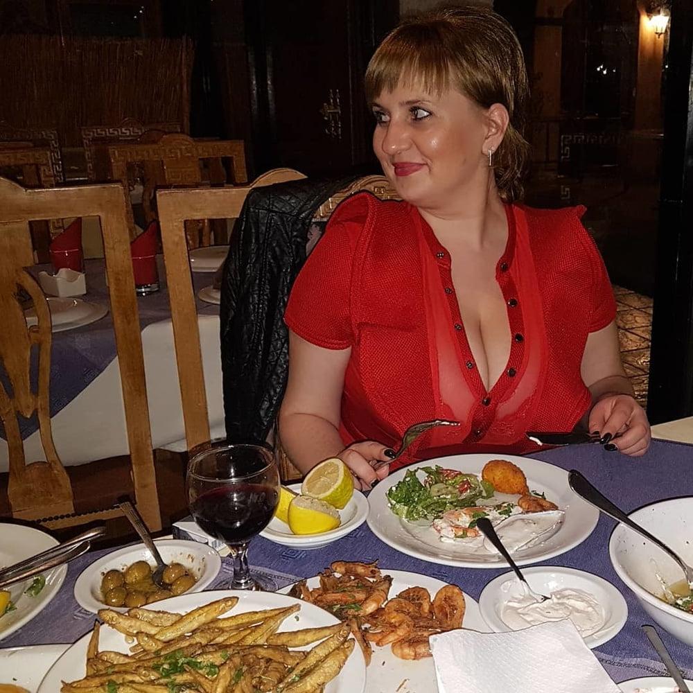 22P Busty Russian Woman 3646