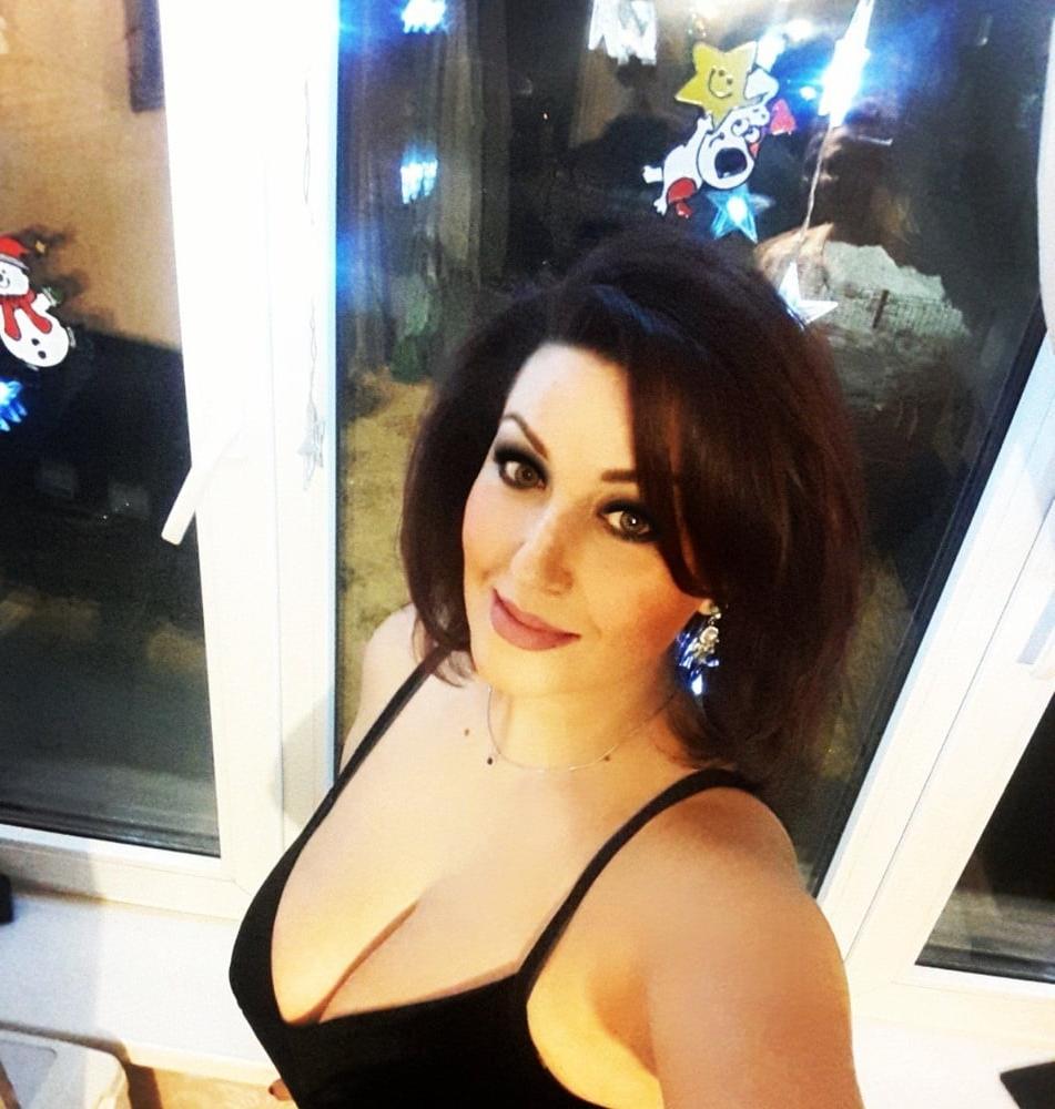 18P Busty Russian Woman 3645