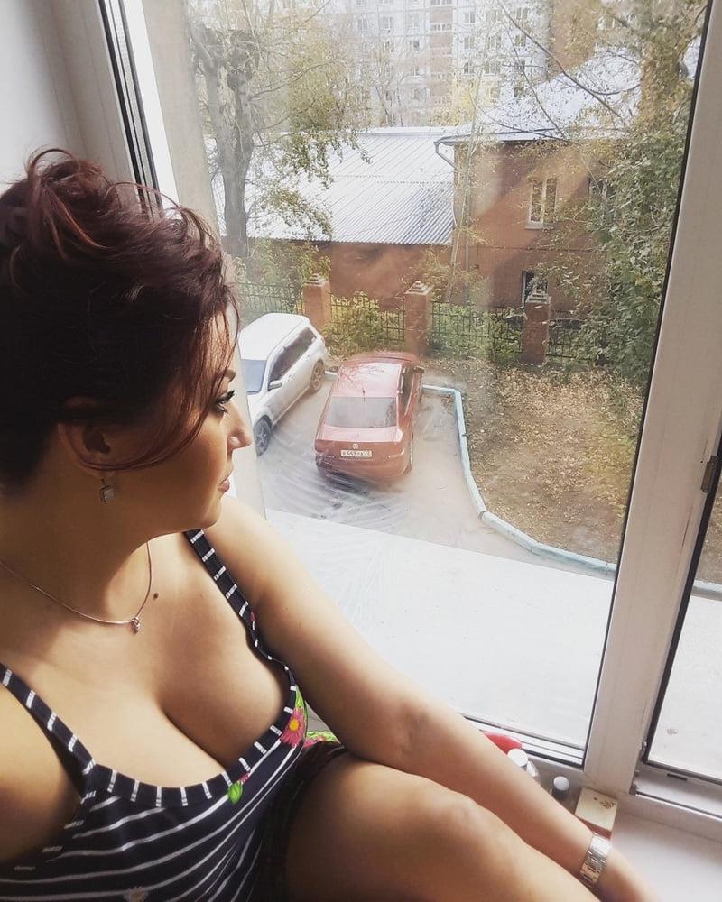 18P Busty Russian Woman 3645