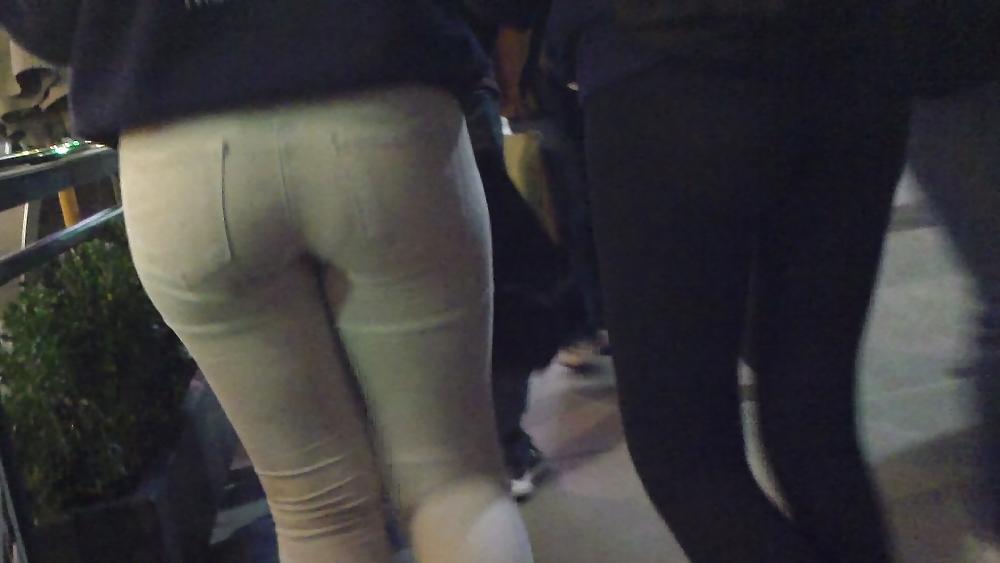 25P Nice Teen ass & butt in white jeans 