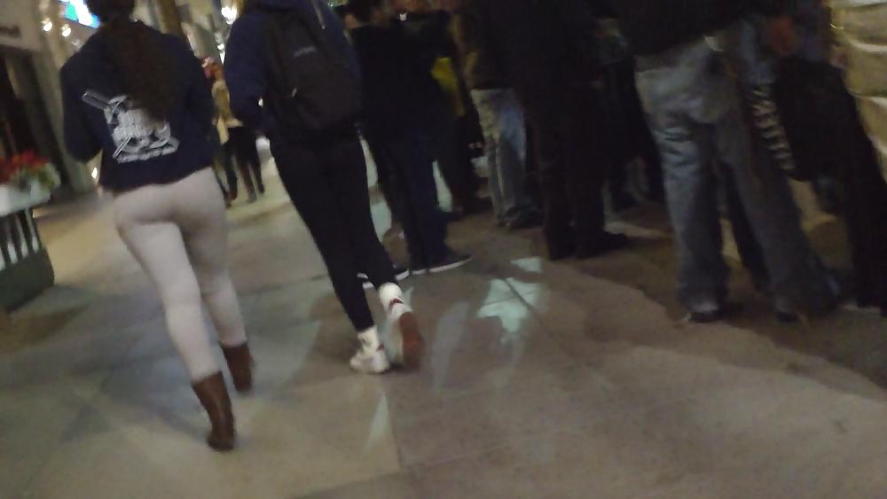 25P Nice Teen ass & butt in white jeans 