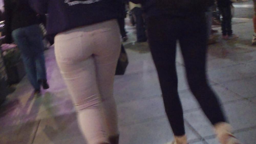 25P Nice Teen ass & butt in white jeans 