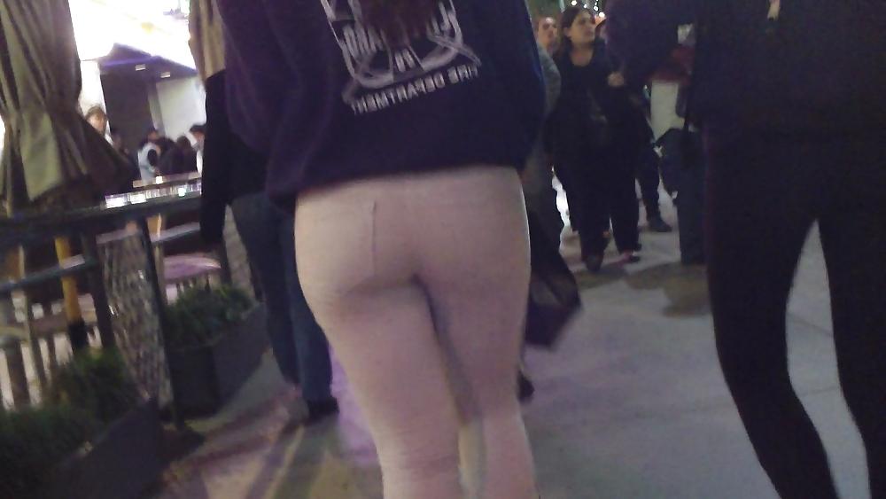 25P Nice Teen ass & butt in white jeans 