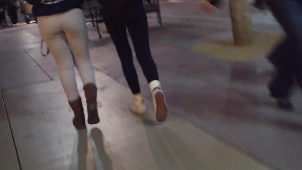 25P Nice Teen ass & butt in white jeans 