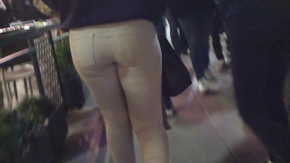 25P Nice Teen ass & butt in white jeans 