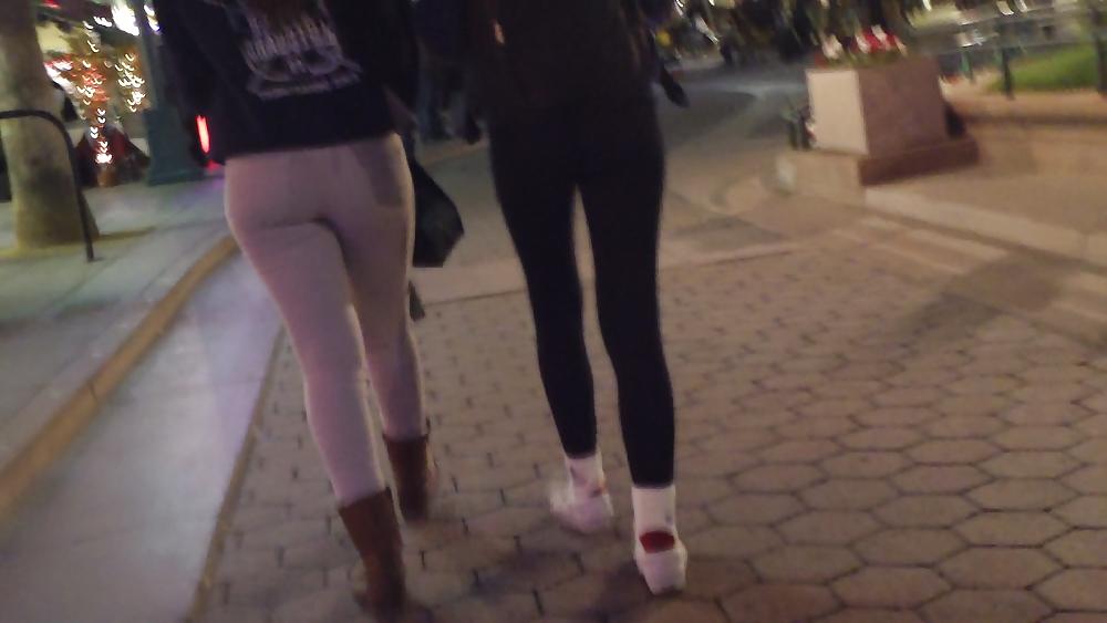 25P Nice Teen ass & butt in white jeans 