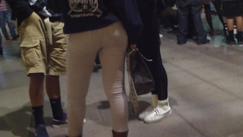 25P Nice Teen ass & butt in white jeans 