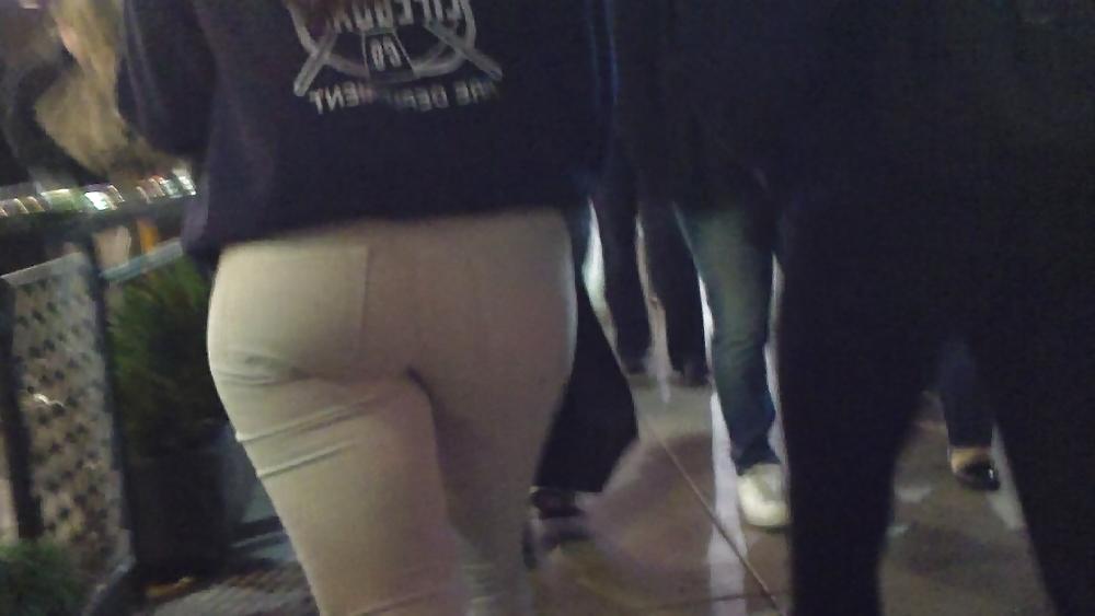25P Nice Teen ass & butt in white jeans 
