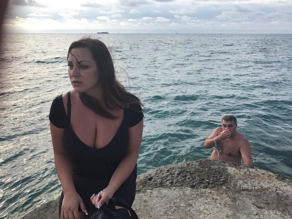 16P Busty Russian Woman 3641