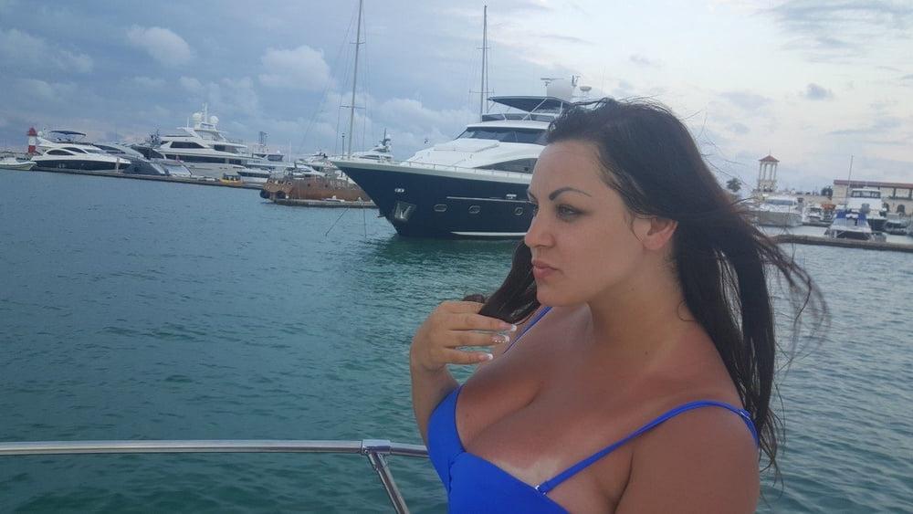 16P Busty Russian Woman 3641