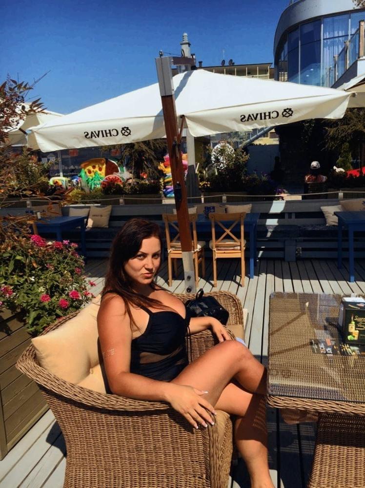 16P Busty Russian Woman 3641