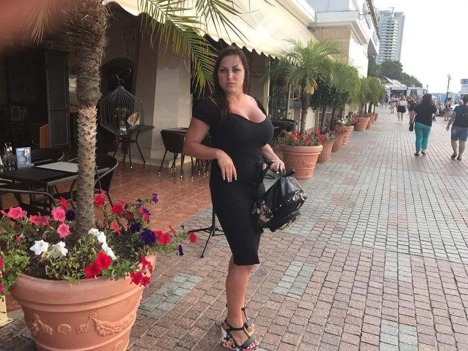 16P Busty Russian Woman 3641