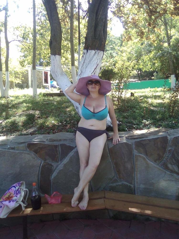 10P Busty Russian Woman 3639