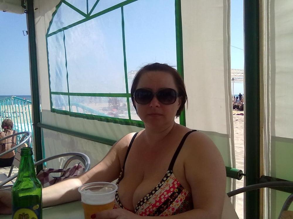 10P Busty Russian Woman 3639
