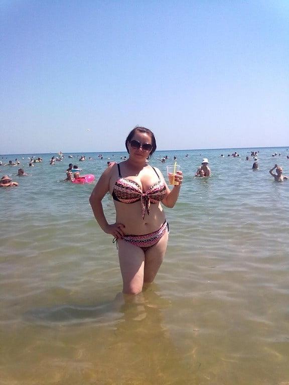 10P Busty Russian Woman 3639