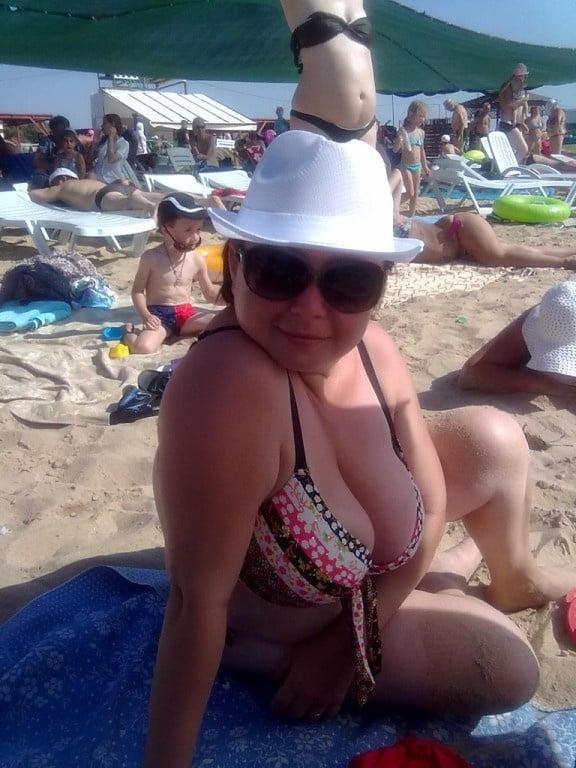 10P Busty Russian Woman 3639