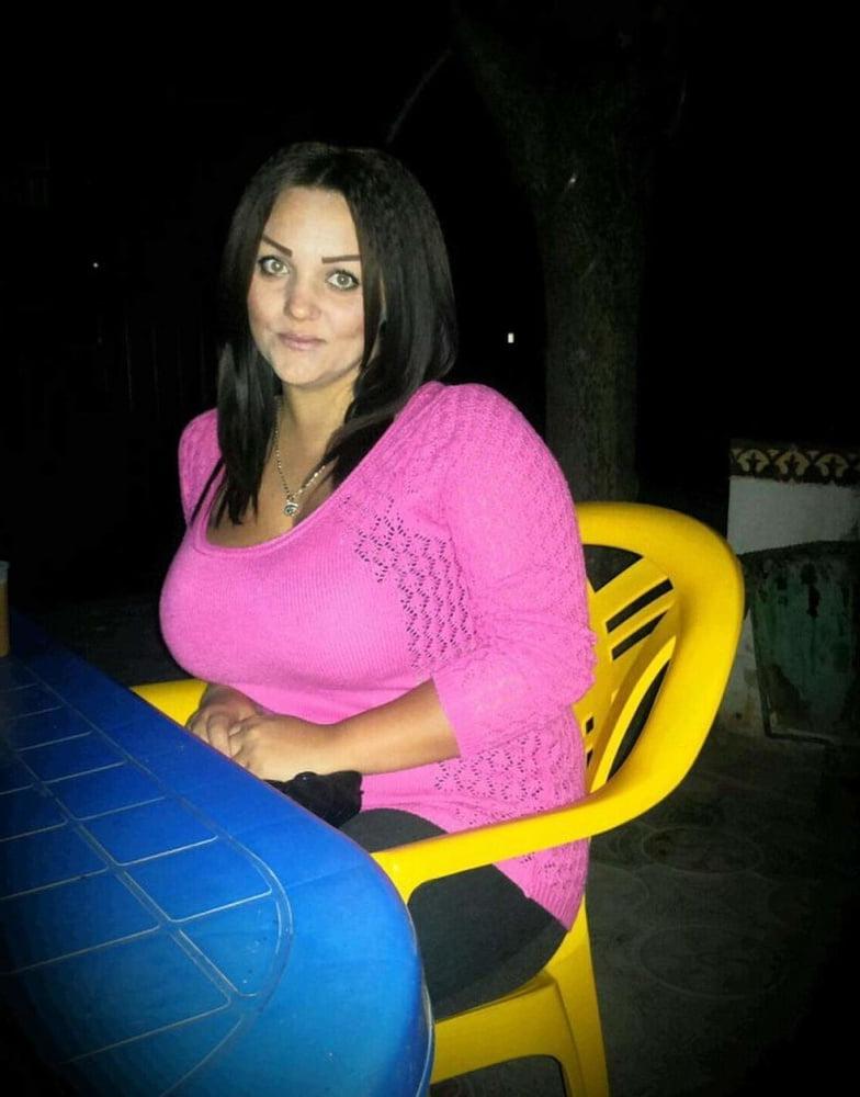 10P Busty Russian Woman 3638