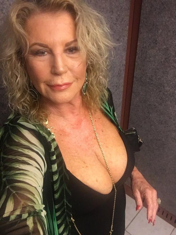 25P Just catch a horny Granny (563)