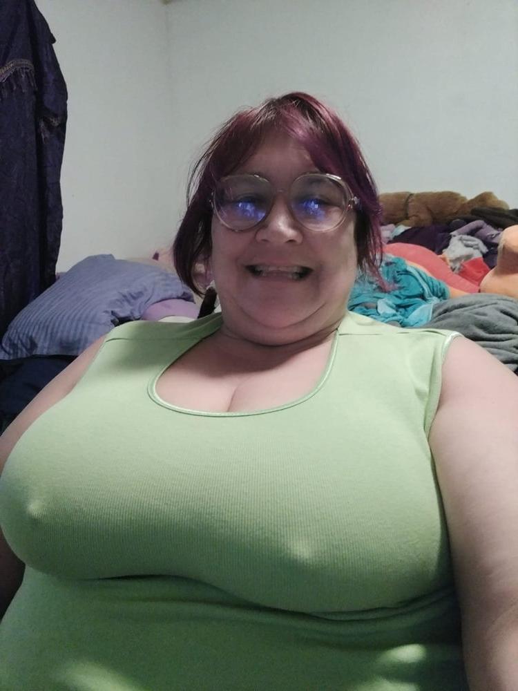 20P BBW - Mature - Clothed 4