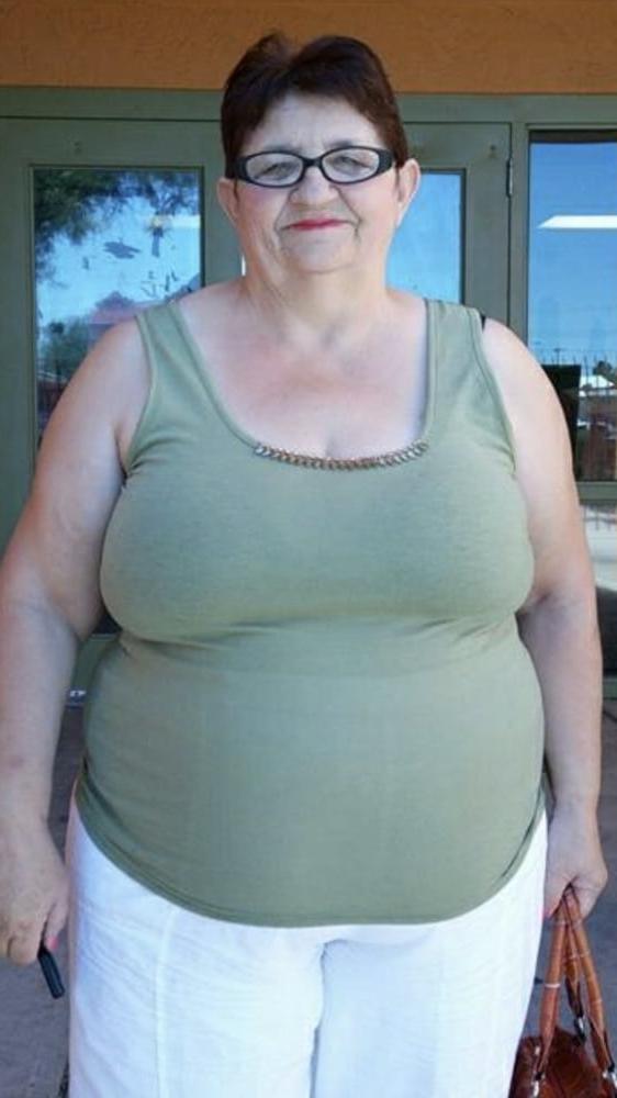 20P BBW - Mature - Clothed 4
